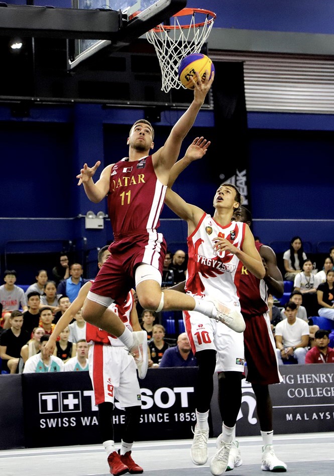 Abdulrahim Abuissa on the court during a basketball game